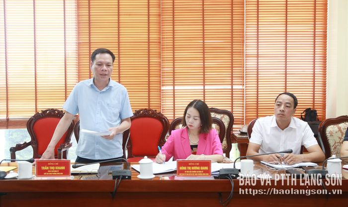 Chủ tịch UBND phường Đông Kinh phát biểu ý kiến tại hội nghị giao ban