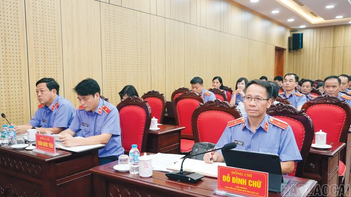 Các đồng chí lãnh đạo tham dự hội thảo.