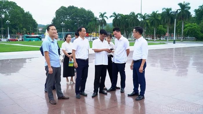 Đoàn khảo sát thống nhất phương án vị trí đặt tượng đài Chủ tịch Hồ Chí Minh trước khi trình UBND tỉnh.