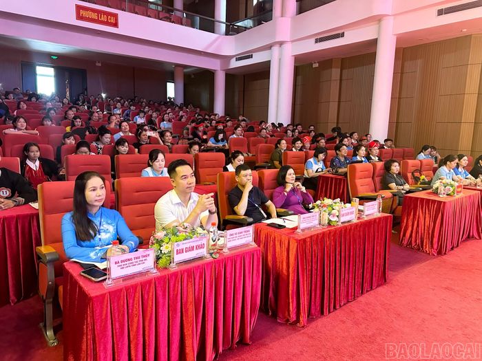 Đại biểu tham dự hội thi.