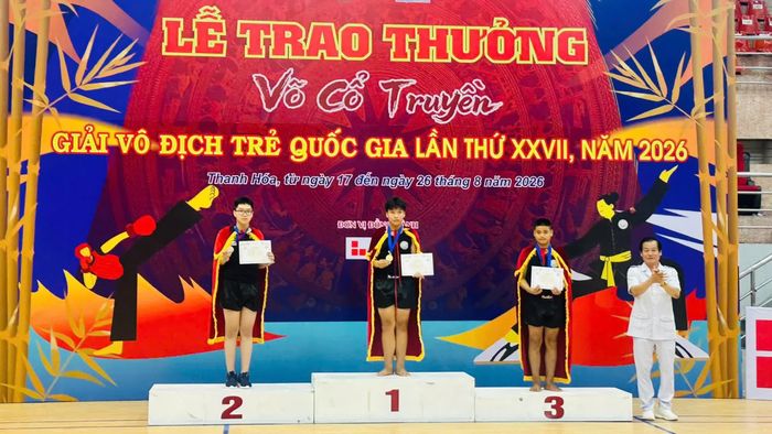 Trao giải cho các VĐV.