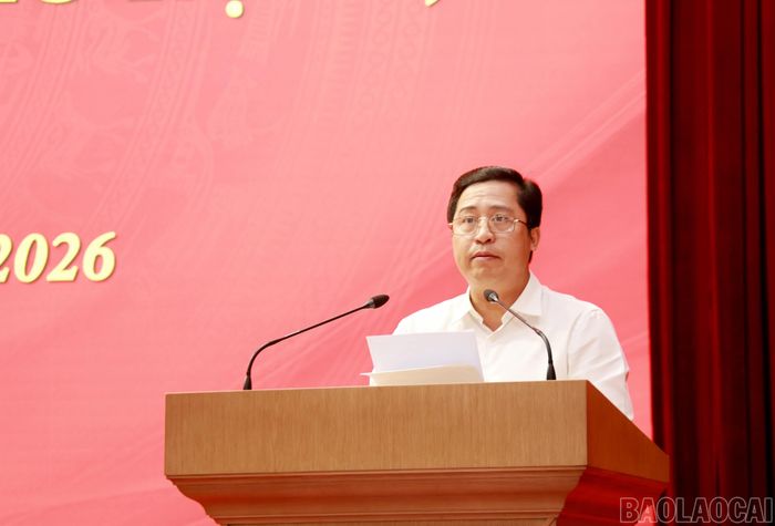 Đồng chí Dương Quốc Huy - Ủy viên Ban Chấp hành Trung ương Đảng, Bí thư Tỉnh ủy phát biểu khai mạc hội nghị.