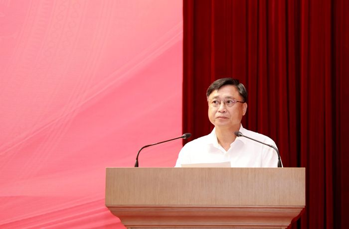 Đại biểu tham luận tại hội nghị.