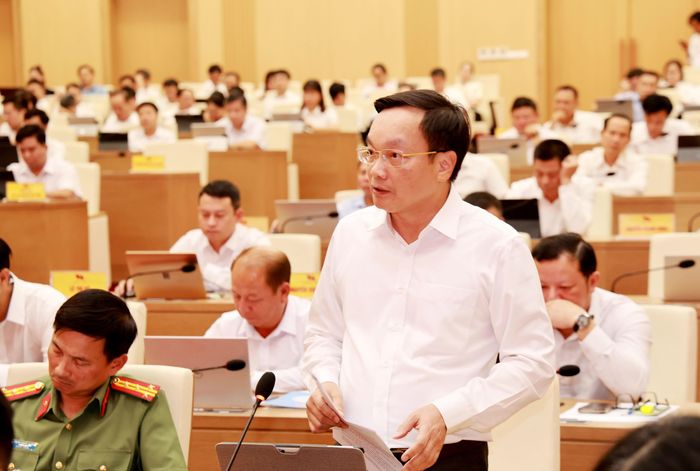 Các đồng chí Ủy viên Ban Thường vụ Tỉnh ủy tham luận tại hội nghị.