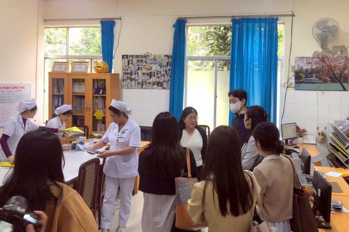 Đoàn chuyên gia Cơ quan Hợp tác Quốc tế Nhật Bản (JICA) và Cục Phòng bệnh (Bộ Y tế) tham quan thực địa tại Bệnh viện Đa khoa tỉnh Lâm Đồng