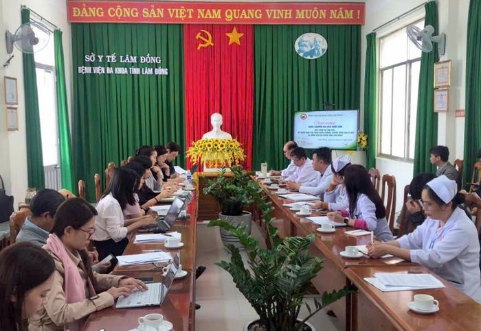 Đoàn chuyên gia Cơ quan Hợp tác Quốc tế Nhật Bản (JICA) và Cục Phòng bệnh (Bộ Y tế) làm việc với Bệnh viện Đa khoa tỉnh Lâm Đồng