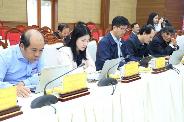 Các sở, ngành tham dự hội nghị