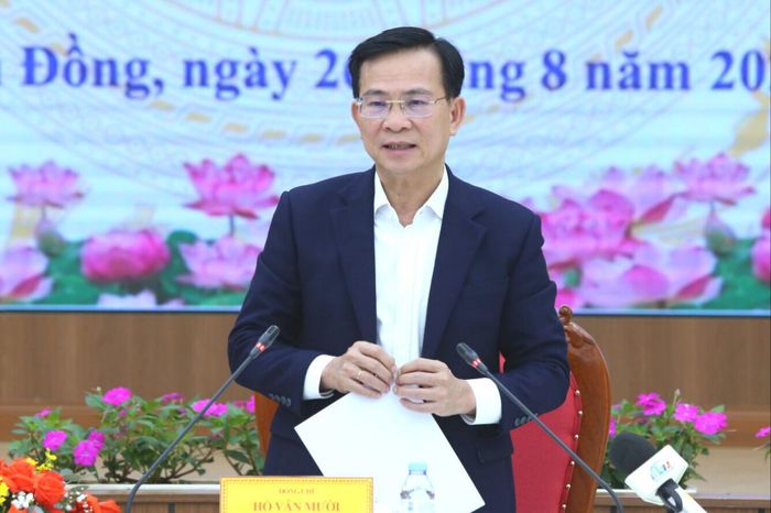 Ủy viên Ban Chấp hành Trung ương Đảng, Phó Bí thư Tỉnh ủy, Chủ tịch UBND tỉnh Hồ Văn Mười yêu cầu các địa phương, sở, ngành đẩy nhanh giải ngân vốn đầu tư công