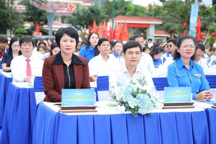 Đồng chí Phạm Thị Phúc, Phó Bí thư Tỉnh ủy, Chủ tịch Ủy ban MTTQ Việt Nam tỉnh cùng các đại biểu tham dự