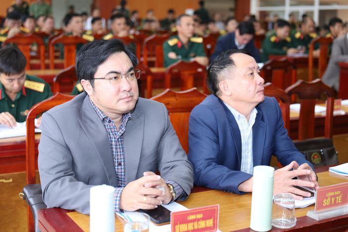 Lãnh đạo các sở, ngành của tỉnh dự hội nghị