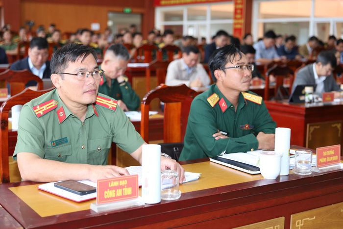 Đại diện Công an tỉnh và Phòng Tham mưu (Bộ CHQS tỉnh) dự hội nghị