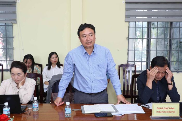 Ông Tống Trường Ký, Phó Giám đốc Sở Y tế, thành viên Đoàn giám sát HĐND phát biểu