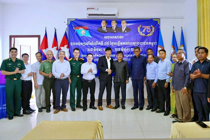 Xã Quảng Trực thường xuyên tổ chức các chuyến thăm, trao đổi kinh nghiệm và đẩy mạnh hợp tác với các địa phương của tỉnh Mondulkiri, Vương quốc Campuchia