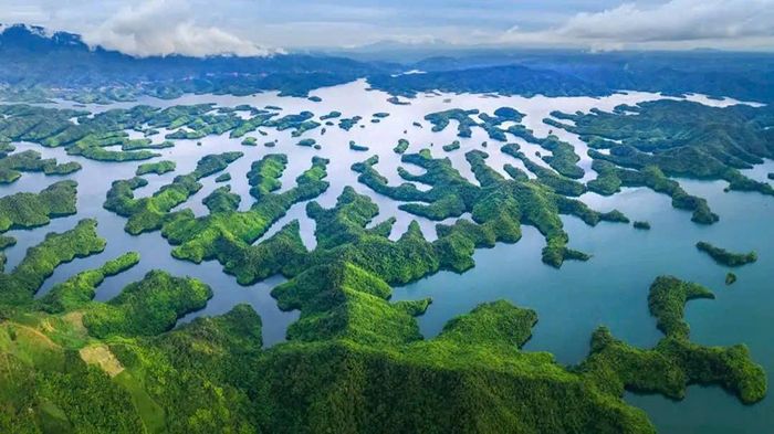 Hồ Tà Đùng được ví như vịnh Hạ Long trên cao nguyên ở phía Tây Lâm Đồng