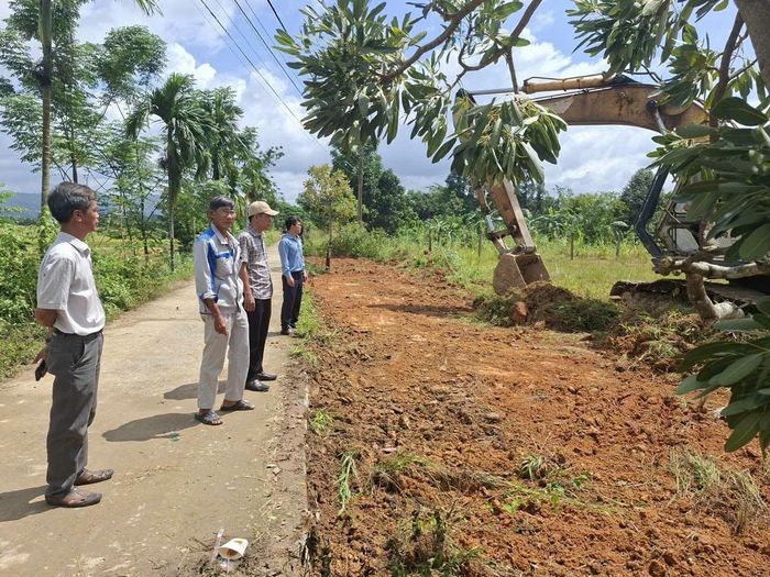 UBND xã Cát Tiên tổ chức khởi công dự án nâng cấp 2 tuyến đường giao thông nông thôn thuộc thôn Nam Ninh