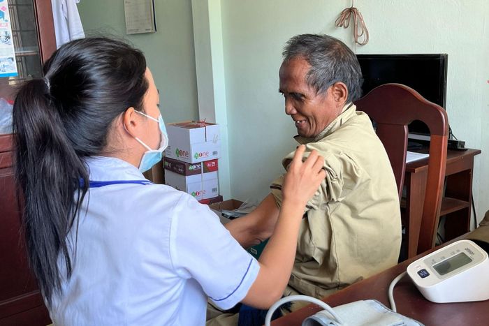 Cần có chính sách thu hút, đào tạo, bồi dưỡng và giữ chân đội ngũ y, bác sĩ công tác tại y tế cơ sở