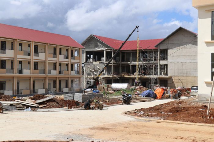Khu Ký túc xá Trường Phổ thông nội trú liên cấp Tiểu học - THCS Thuận An đang gấp rút hoàn thiện 