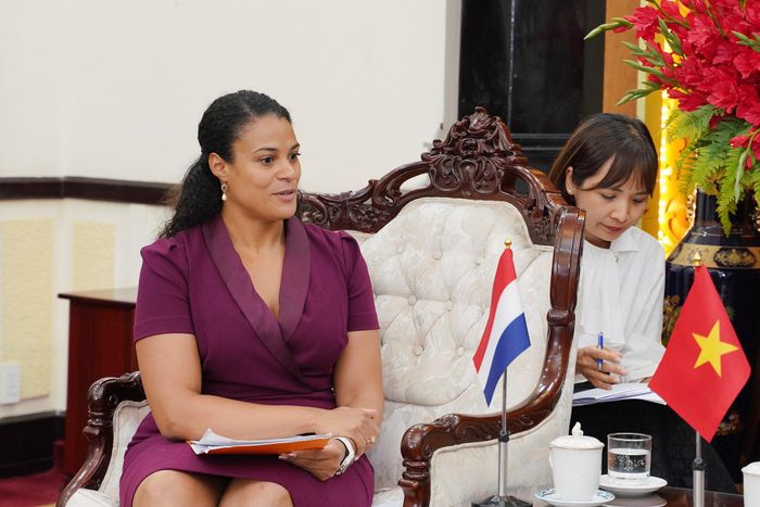 Bà Raissa Marteaux, Tổng Lãnh sự Vương quốc Hà Lan tại TP Hồ Chí Minh mong muốn Hà Lan được hợp tác với Lâm Đồng trên các lĩnh vực như: hàng không, du lịch, năng lượng, nông nghiệp, môi trường