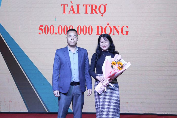 Công ty TNHH MTV Xổ số kiến thiết Lâm Đồng tài trợ 500 triệu đồng cho Đội tuyển Bóng đá nam tỉnh Lâm Đồng