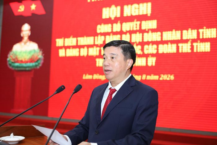 Đồng chí Y Thanh Hà Niê Kđăm, Ủy viên Ban Chấp hành Trung ương Đảng, Bí thư Tỉnh ủy, Trưởng Đoàn ĐBQH tỉnh Lâm Đồng phát biểu chỉ đạo tại hội nghị