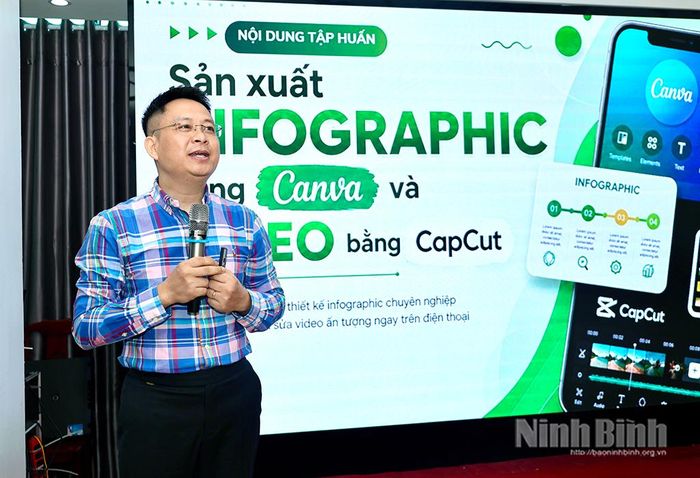 Đại diện Báo và phát thanh, truyền hình Ninh Bình hướng dẫn kỹ năng thiết kế infographic và dựng video phục vụ công tác tuyên truyền tại hội nghị.