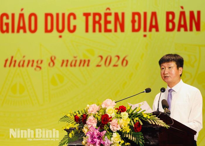 Đồng chí Trần Huy Tuấn, Ủy viên Trung ương Đảng, Bí thư Tỉnh ủy phát biểu kết luận hội nghị.