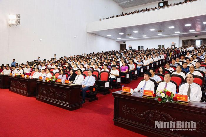 Các đại biểu dự hội nghị.