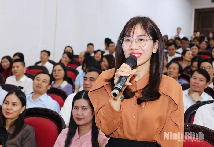 Đại biểu tham gia phát biểu ý kiến, kiến nghị tại hội nghị.