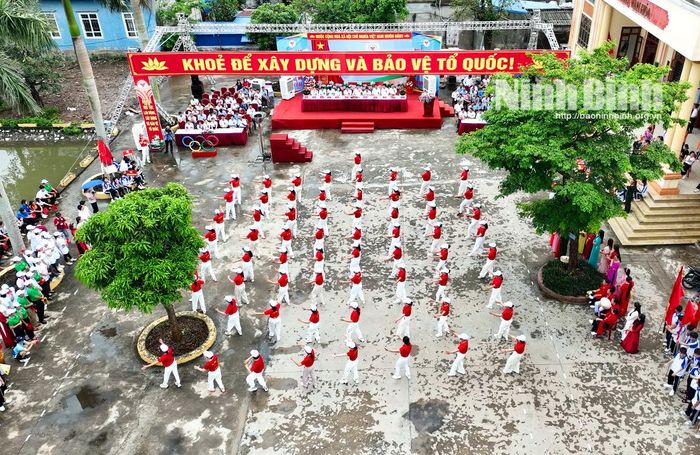 Đồng diễn tại Lễ khai mạc Đại hội TDTT xã Nam Ninh.