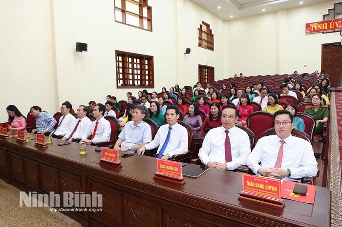 Các đại biểu dự hội nghị.