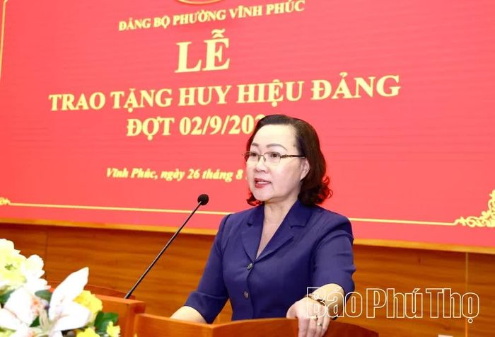 Phó Chủ tịch HĐND tỉnh Nguyễn Thị Cẩm Phương phát biểu tại buổi lễ.