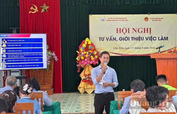 Tư vấn, giới thiệu việc làm cho người dân trên địa bàn xã - Ảnh: P.K