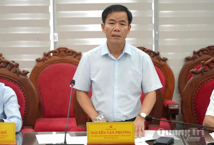 Đồng chí Nguyễn Văn Phương, Bí thư Tỉnh ủy mong muốn dự án Kho trung chuyển, chế biến và kinh doanh than Quảng Trị sẽ sớm được triển khai trên địa bàn tỉnh - Ảnh: T.Đ