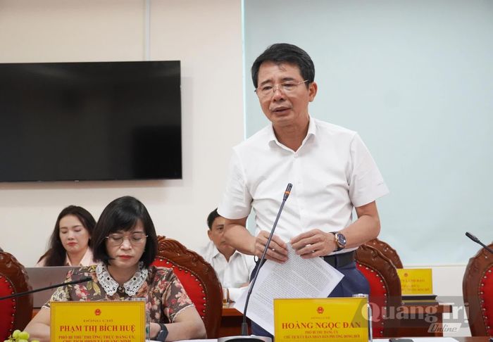 Lãnh đạo phường Đồng Hới phát biểu tại buổi làm việc - Ảnh: X.P