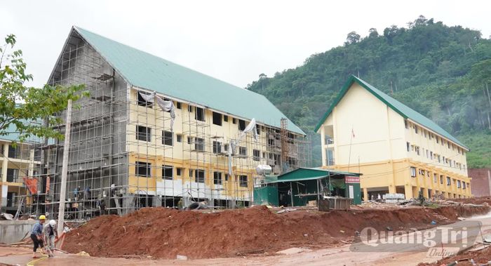 Hạng mục phụ trợ và hạ tầng kỹ thuật ngoài nhà của dự án Trường nội trú tiểu học và THCS Thượng Trạch hiện đã hoàn thành 6 hạng mục - Ảnh: Q.V