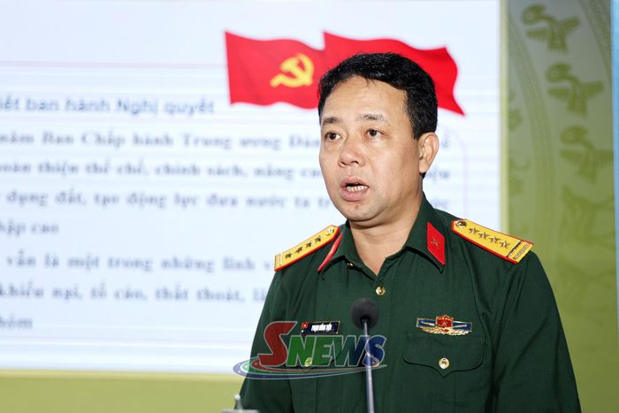 Đại tá Phạm Hồng Tiến, Phó Chỉ huy trưởng - Tham mưu trưởng Bộ CHQS tỉnh quán triệt nghị quyết tại hội nghị