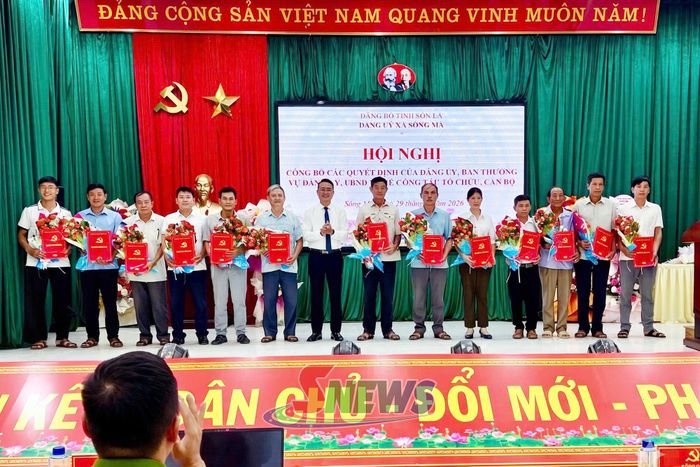 Hội nghị công bố các quyết định của Đảng ủy, Ban Thường vụ Đảng ủy và UBND xã Sông Mã về công tác tổ chức, cán bộ.