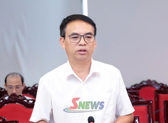 Đồng chí Nguyễn Minh Tiến, Phó Chủ tịch UBND tỉnh phát biểu tại phiên họp.