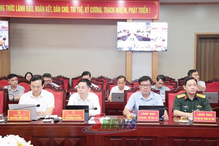Các địa biểu dự phiên họp.