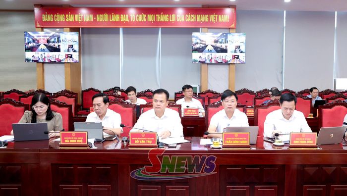 Các đại biểu dự phiên họp.