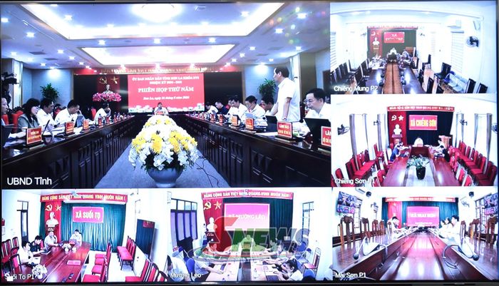 Phiên họp được tổ chức trực tuyến tới điểm cầu các xã, phường.