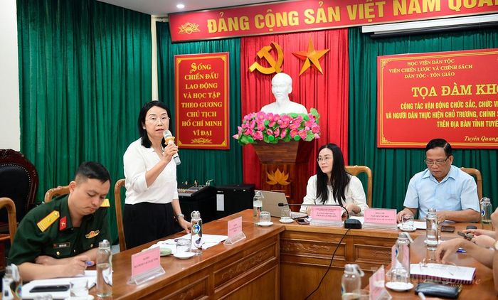 Lãnh đạo Ban Tuyên giáo và Dân vận Tỉnh ủy tham gia ý kiến tại tọa đàm.