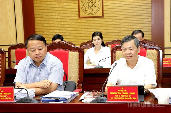 Phó Bí thư Tỉnh ủy, Chủ tịch HĐND tỉnh Nguyễn Văn Sơn phát biểu tại hội nghị.