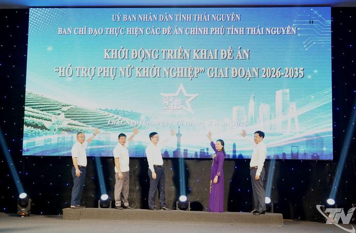 Các đại biểu thực hiện nghi thức khởi động triển khai Đề án "Hỗ trợ phụ nữ khởi nghiệp" giai đoạn 2026-2035.