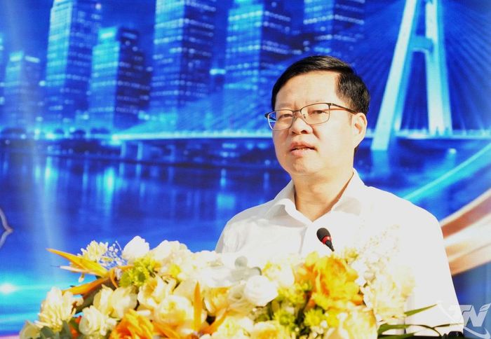 Đồng chí Đinh Quang Tuyên phát biểu tại Hội nghị.