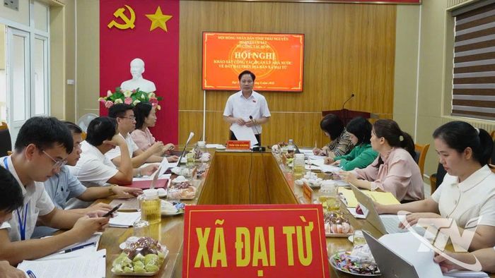 Đoàn giám sát làm việc với lãnh đạo xã Đại Từ.
