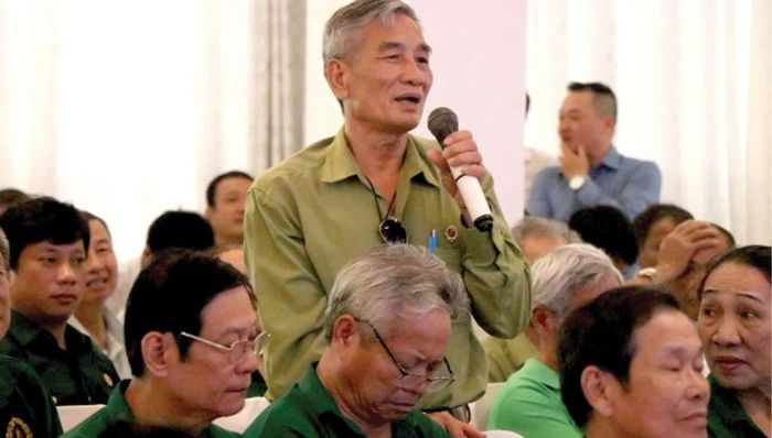 Người dân trao đổi ý kiến tại hội nghị "Tháng nghe dân nói" được Ủy ban MTTQ Việt Nam thành phố tổ chức.