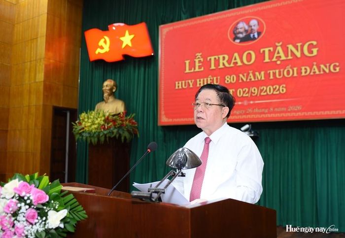  Đại tướng Nguyễn Trọng Nghĩa phát biểu tại lễ trao Huy hiệu Đảng.