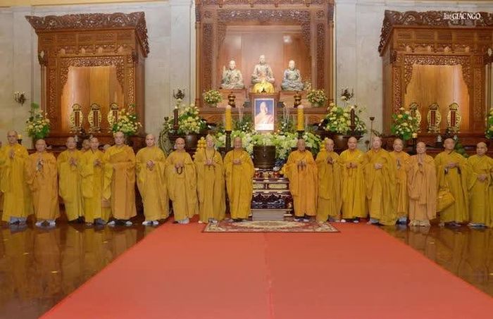 Chư tôn đức lưu niệm ở Tổ đường Việt Nam Quốc Tự