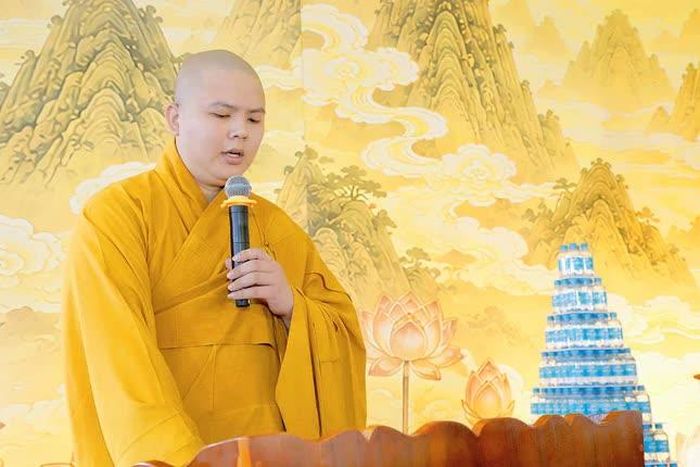 Đại đức Thích Huệ Nghiêm báo cáo